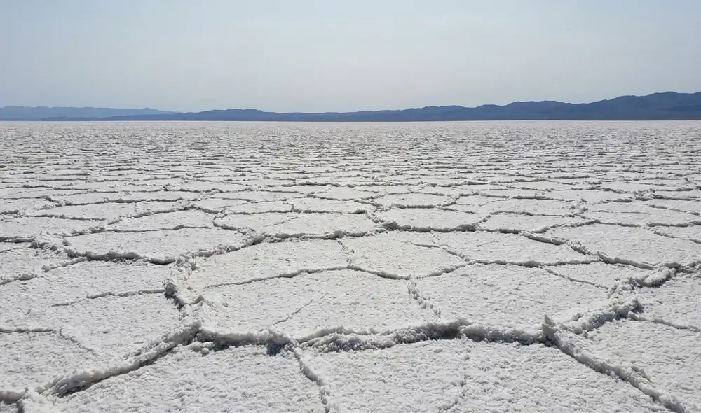 El desvío de un río en Irán expone al aire toneladas de sal del lago Urmia. Foto: iStock