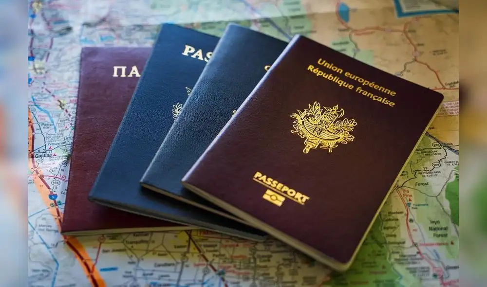 Revisar el pasaporte antes de viajar es habitual, pero solo tres personas en el mundo pueden viajar sin uno.