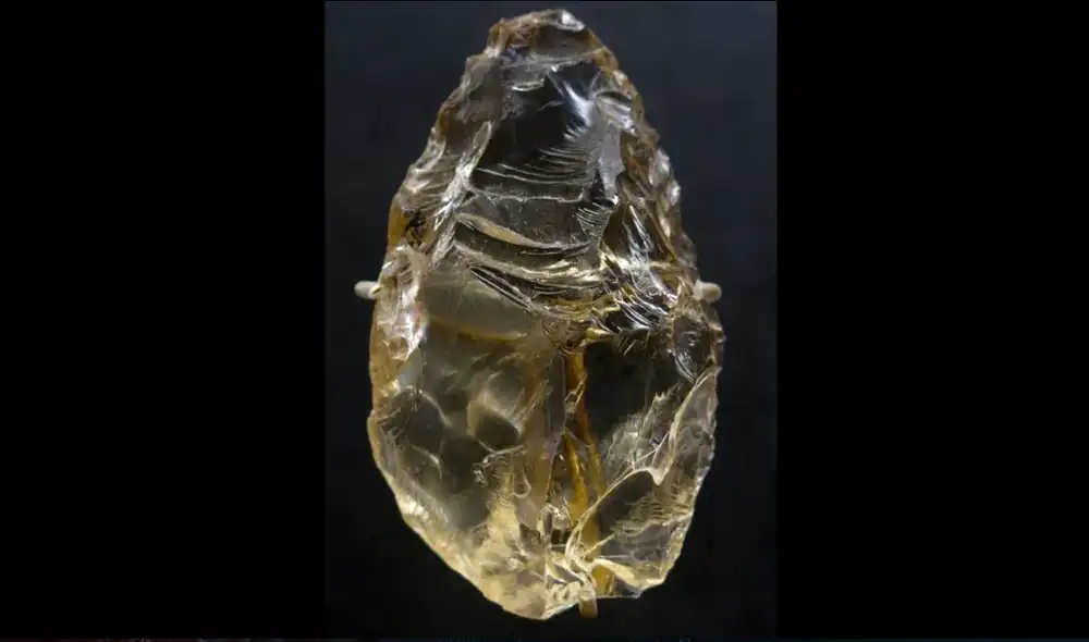 Esta herramienta de cristal de 45.000 años de antigüedad trastoca nuestra concepción de los neandertales. Foto: Don Hitchcock 2015 Esta herramienta de cristal de 45.000 años de antigüedad trastoca nuestra concepción de los neandertales. Foto: Don Hitchcock 2015