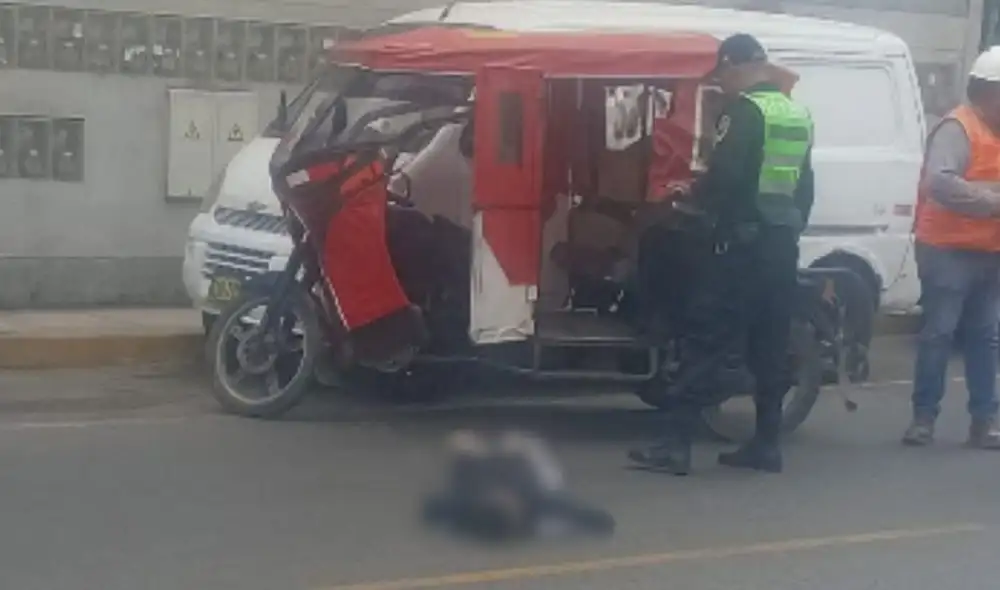 Durante la intervención, se produjo un incidente que resultó en la muerte de uno de los sujetos, quien habría intentado sacar un arma de fuego. El conductor avanzó con la mototaxi hacia los policías.