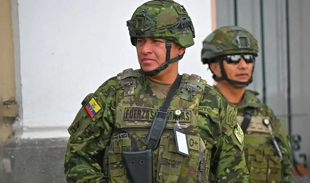 Las provincias afectadas incluyen El Oro, Esmeraldas, Guayas, y Pichincha, con un toque de queda nocturno vigente hasta el 30 de septiembre. Foto: AFP. Las provincias afectadas incluyen El Oro, Esmeraldas, Guayas, y Pichincha, con un toque de queda nocturno vigente hasta el 30 de septiembre. Foto: AFP.
