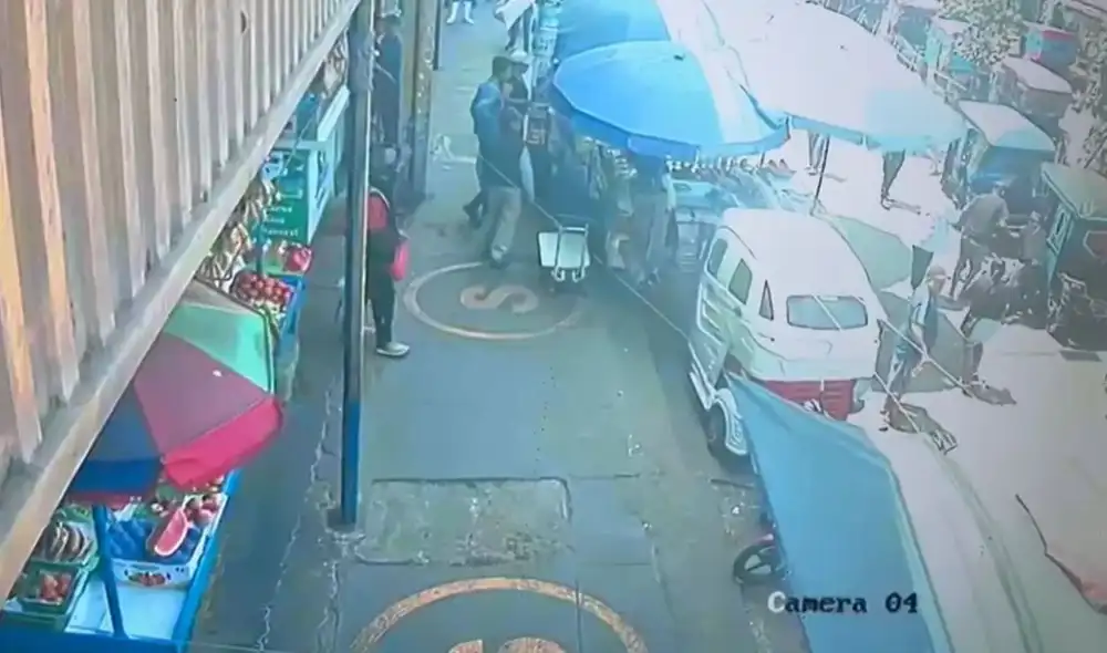 Dos hermanos mototaxistas fueron asesinados a balazos en San Martín de Porres, Lima, la noche del 17 de septiembre. Las víctimas, Einer y Osmar Vallejos Tineo, esperaban pasajeros. Dos hermanos mototaxistas fueron asesinados a balazos en San Martín de Porres, Lima, la noche del 17 de septiembre. Las víctimas, Einer y Osmar Vallejos Tineo, esperaban pasajeros.