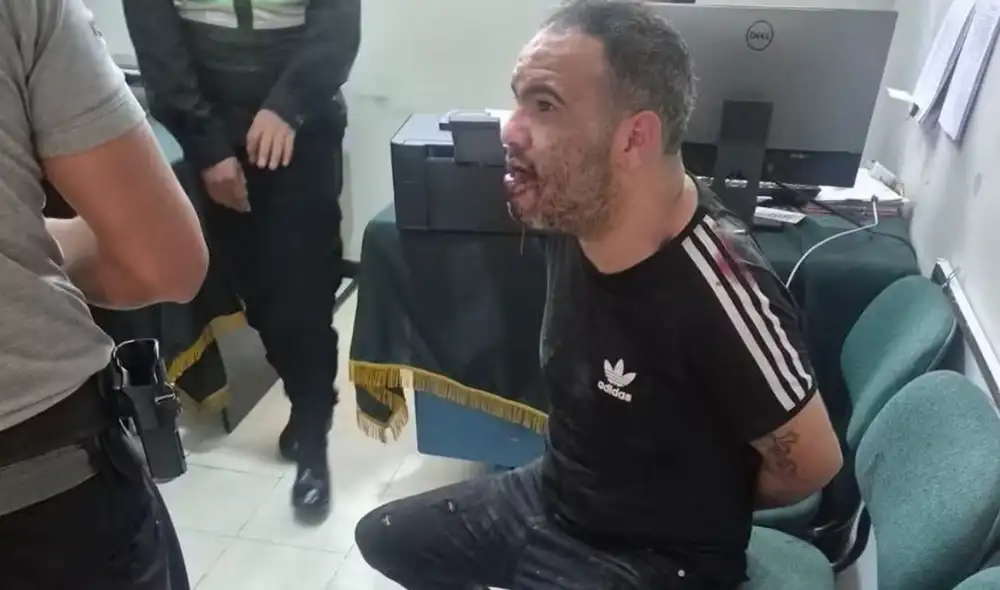 El sospechoso es interrogado por los agentes especializados de Homicidios. Foto: difusión.