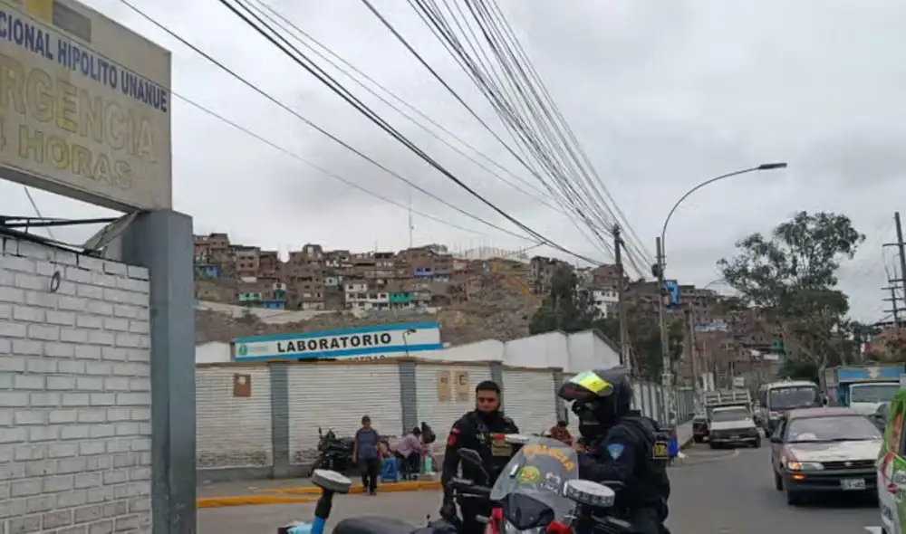 Una joven de 19 años resultó herida en un ataque a balazos mientras viajaba en un bus en el Cercado de Lima. Fue trasladada a un hospital con cortes en el rostro.