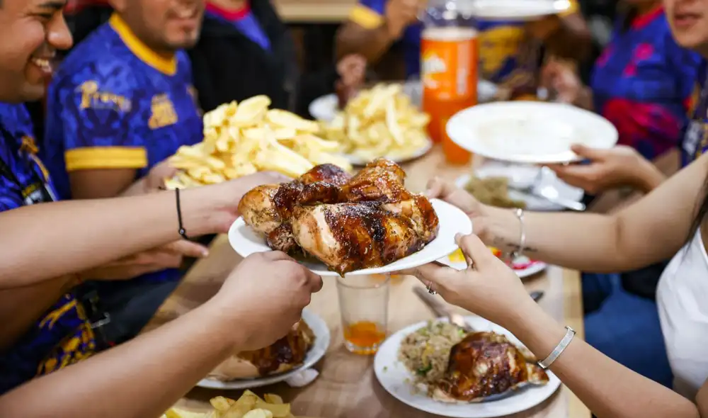 El pollo es fundamental en la dieta y economía peruana, representando el 23% del Valor Bruto de la Producción Agropecuaria con más de 460.000 empleos generados, según la APA. El pollo es fundamental en la dieta y economía peruana, representando el 23% del Valor Bruto de la Producción Agropecuaria con más de 460.000 empleos generados, según la APA.