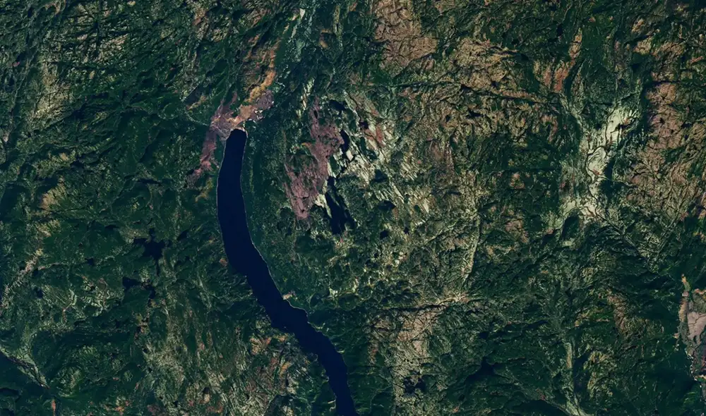 La forma circular de la estructura de impacto en Quebec, con el lago Marsal cerca del centro captado el 12 de octubre de 2025. Foto: NASA/USGS