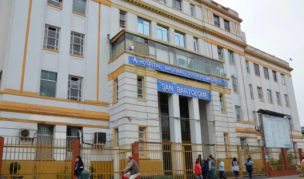 Los trabajadores también exigieron la salida de José Roberto Capcha Cárdenas, director ejecutivo de la Oficina Ejecutiva de Administración del Hospital San Bartolomé.