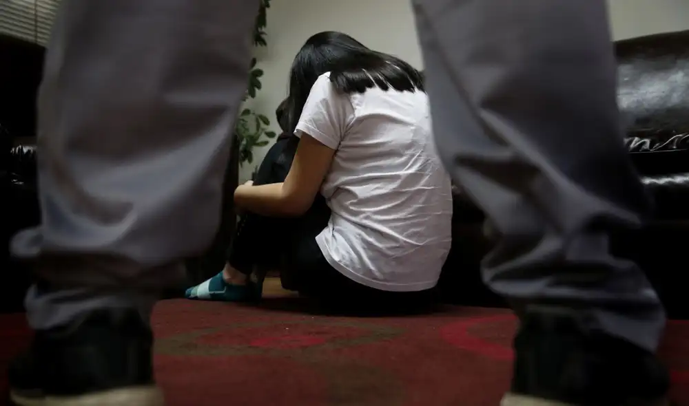 Otro caso involucra a un niño de ocho años, presuntamente abusado por adolescentes en su escuela. La denuncia fue presentada en 2026 y se está evaluando la demora en las indagaciones administrativas.