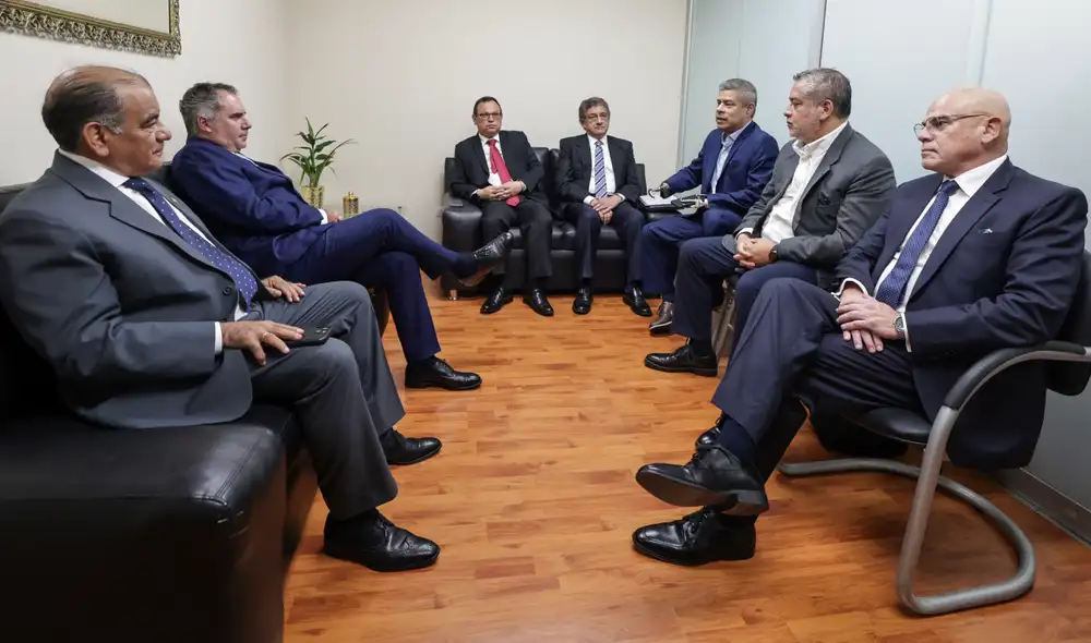 Ahora Nación se reunió con el premier Galarreta para revisar el pedido de facultades horas antes de su debate en Constitución Ahora Nación se reunió con el premier Galarreta para revisar el pedido de facultades horas antes de su debate en Constitución