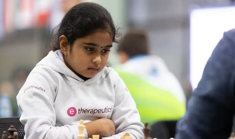 Bodhana Sivanandan, una prodigiosa ajedrecista británica de 11 años, hizo historia al obtener el título de Gran Maestra Femenina en la Olimpiada de Ajedrez de Samarcanda.