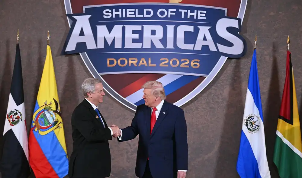 El presidente estadounidense estrechó la mano de José Antonio Kast durante el inicio de la cumbre Escudo de las Américas, celebrada en el Trump National Doral El presidente estadounidense estrechó la mano de José Antonio Kast durante el inicio de la cumbre Escudo de las Américas, celebrada en el Trump National Doral