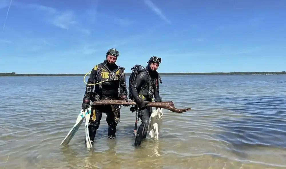 Arqueólogos subacuáticos han descubierto en el lago Arendsee, Alemania, un pilar y tablas de madera de hasta 10.500 años que podrían revelar la vida de cazadores-recolectores del Mesolítico.
