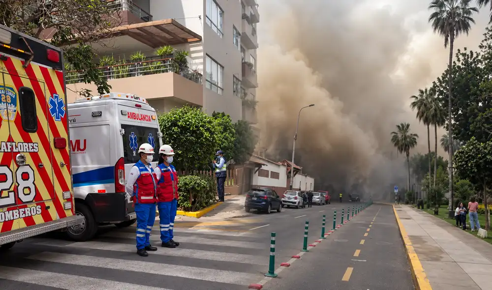 El incendio, reportado cerca de la playa Redondo 1, afectó 300 metros cuadrados y movilizó 18 unidades de bomberos. El incendio, reportado cerca de la playa Redondo 1, afectó 300 metros cuadrados y movilizó 18 unidades de bomberos.