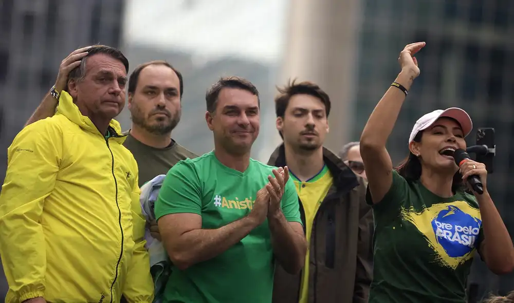 El crecimiento del Partido Liberal, que casi duplicó su representación en el Senado, fortalece el escenario político de Flávio Bolsonaro El crecimiento del Partido Liberal, que casi duplicó su representación en el Senado, fortalece el escenario político de Flávio Bolsonaro