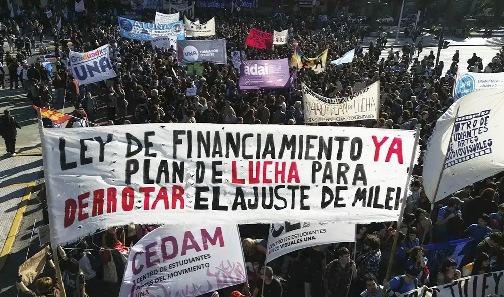 En tanto, el 15 de cotubre se realizará la Marcha Federal Universitaria, donde gremios, estudiantes y autoridades reclamarán el cumplimiento de la Ley 27.795 En tanto, el 15 de cotubre se realizará la Marcha Federal Universitaria, donde gremios, estudiantes y autoridades reclamarán el cumplimiento de la Ley 27.795