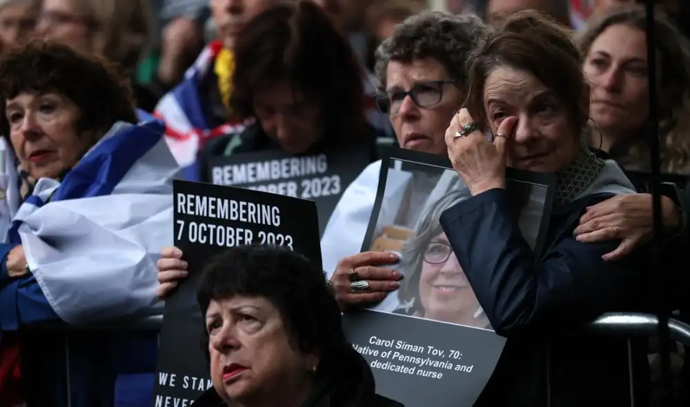 Israel conmemora el tercer aniversario del ataque del 7 de octubre de 2023, recordando a más de 1.200 víctimas y 251 secuestrados en ceremonias a nivel nacional y protestas.