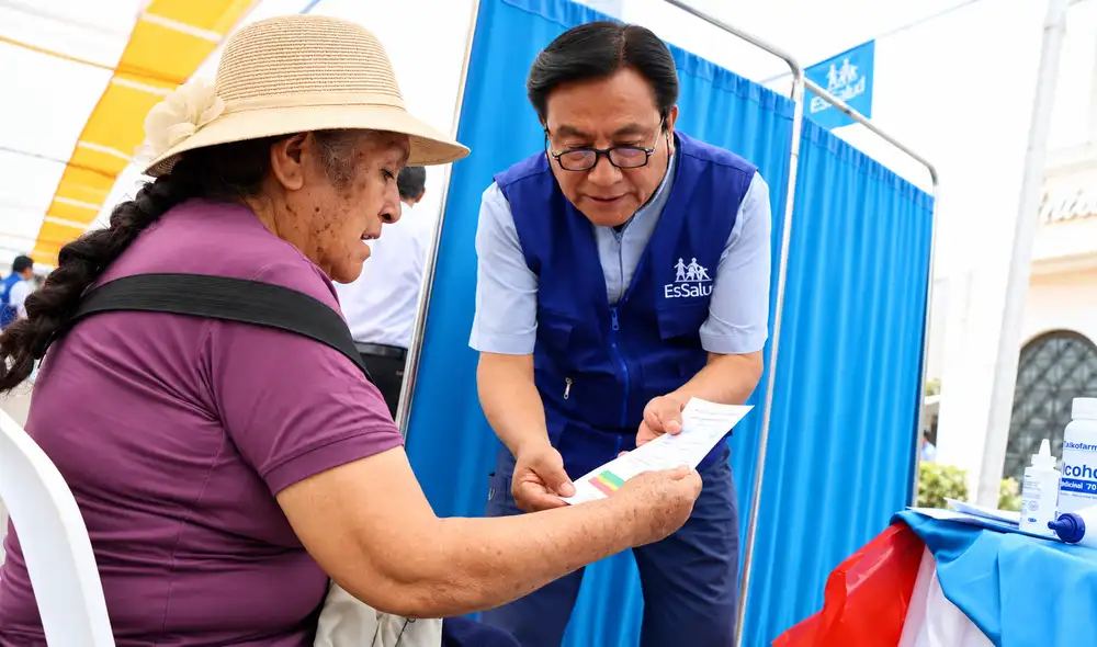 La intervención se centró en la prevención del dengue, ofreciendo talleres prácticos a familias para eliminar criaderos de zancudos frente al fenómeno El Niño 2026-2027. La intervención se centró en la prevención del dengue, ofreciendo talleres prácticos a familias para eliminar criaderos de zancudos frente al fenómeno El Niño 2026-2027.