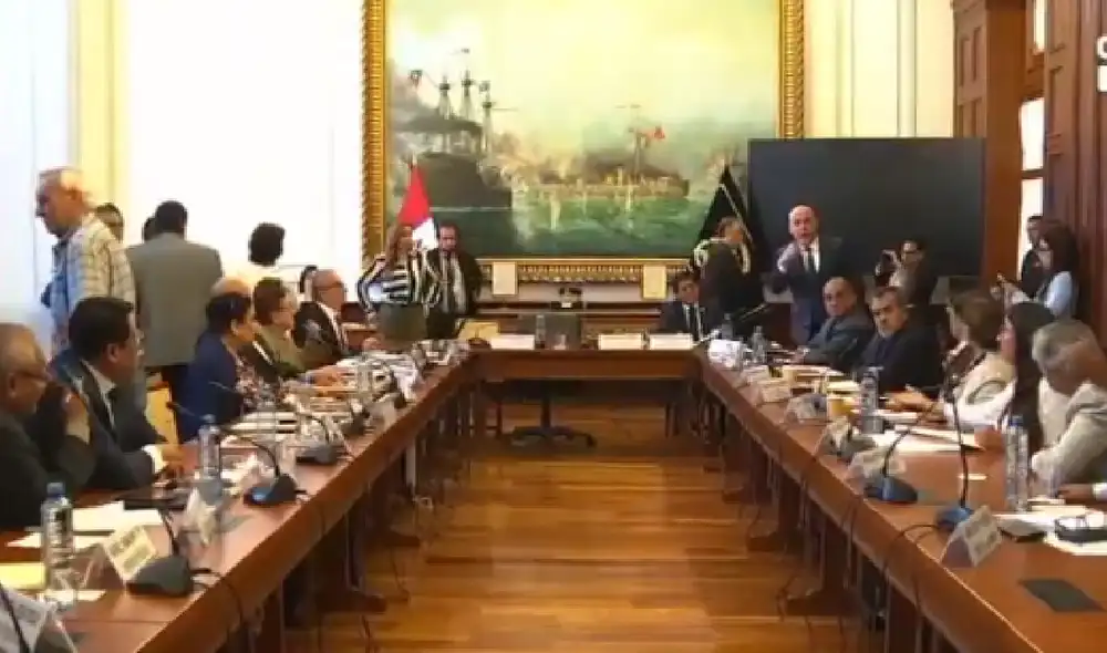 Comisión de Constitución del Senado: discusión entre Maraví y ministro del Interior suspendió la sesión por unos minutos Comisión de Constitución del Senado: discusión entre Maraví y ministro del Interior suspendió la sesión por unos minutos