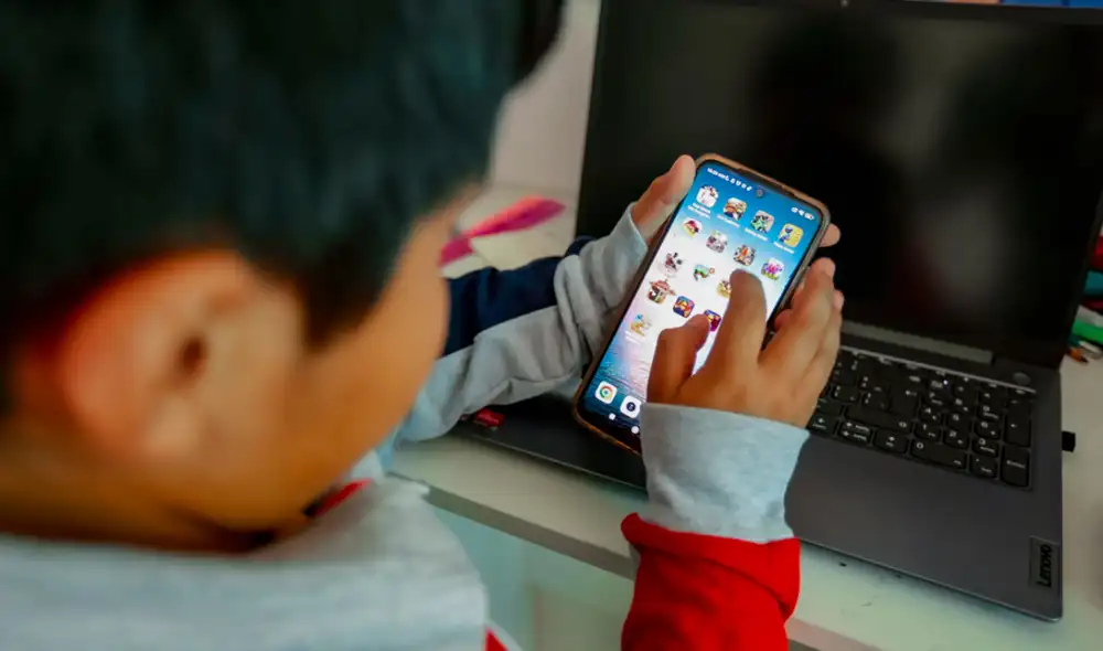 El Ministerio de Educación (Minedu) prohíbe el uso de teléfonos celulares en la educación inicial, estableciendo restricciones durante la jornada escolar. El Ministerio de Educación (Minedu) prohíbe el uso de teléfonos celulares en la educación inicial, estableciendo restricciones durante la jornada escolar.
