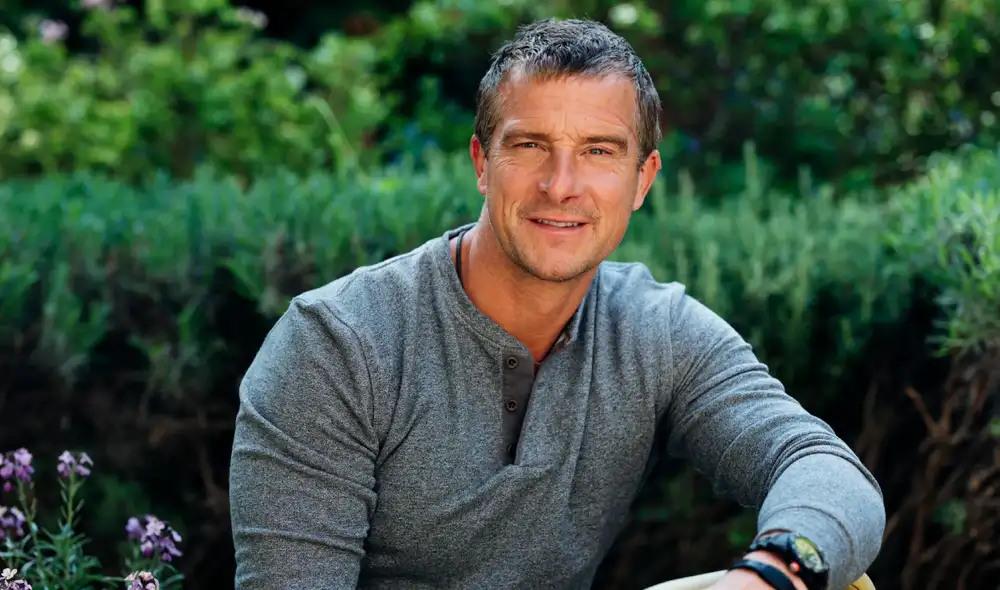 Bear Grylls creó un refugio privado donde vive de forma austera junto a su familia. Foto: The Sunday Times