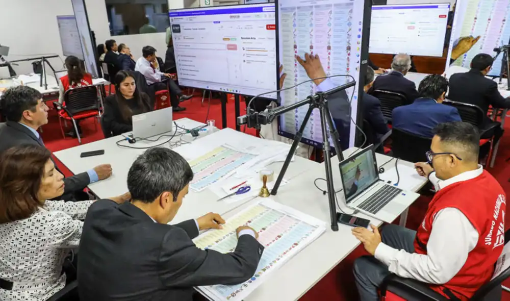 Jurados Electorales Especiales iniciaron este lunes 12 de octubre el recuento de votos en todo el país. Jurados Electorales Especiales iniciaron este lunes 12 de octubre el recuento de votos en todo el país.