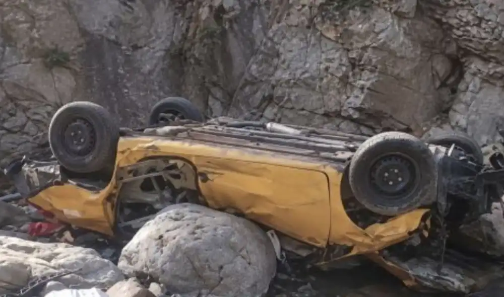 Seis personas perdieron la vida en un trágico accidente en la carretera Pativilca-Huaraz, región Áncash, cuando un automóvil chocó con una motocicleta y cayó a un abismo. Seis personas perdieron la vida en un trágico accidente en la carretera Pativilca-Huaraz, región Áncash, cuando un automóvil chocó con una motocicleta y cayó a un abismo.