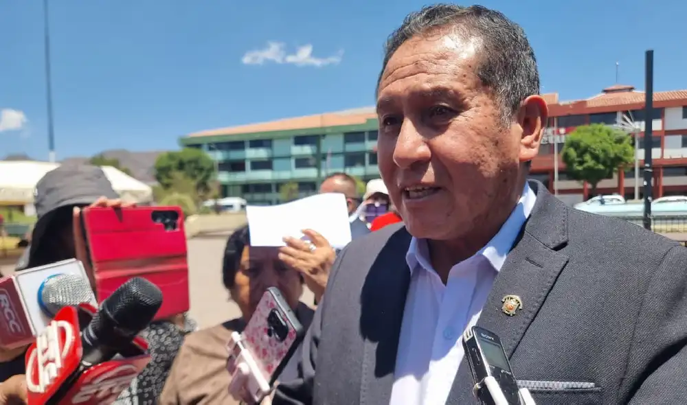 Wilfredo Verano cuestiona a ministro Astudillo por confrontación en el Senado Wilfredo Verano cuestiona a ministro Astudillo por confrontación en el Senado