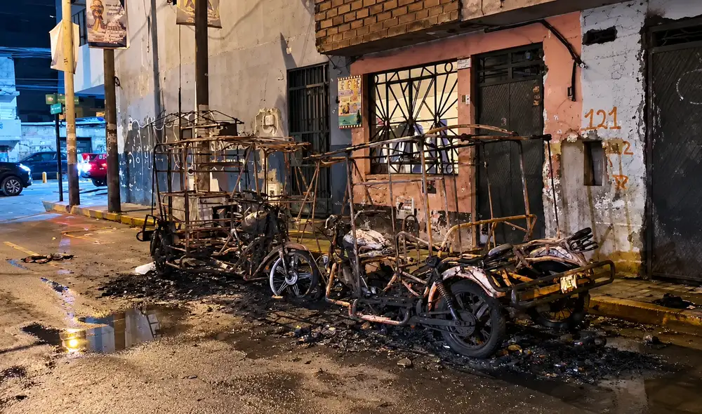 Incendio de mototaxis y puesto de frituras en El Agustino genera preocupación entre vecinos