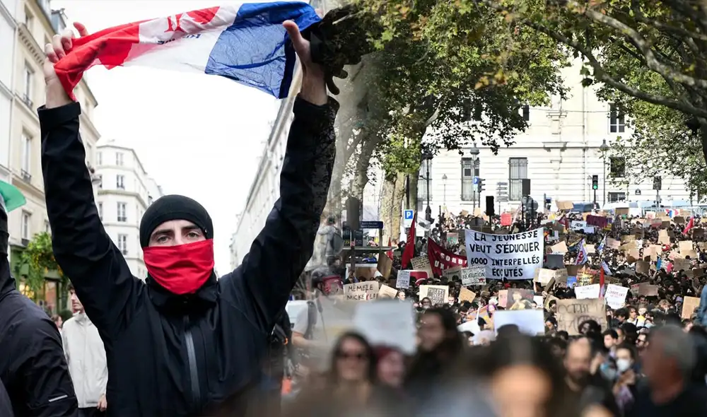 Las protestas estudiantiles en Francia siguen intensificándose, con movilizaciones que exigen mejoras en la educación, más profesores y condiciones adecuadas para el acceso a universidades