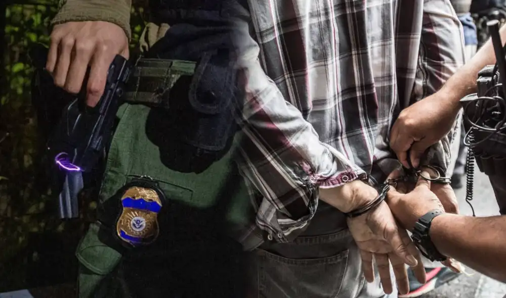 Agente del ICE atacó a un adulto mayor y termina baleado en Fresno.