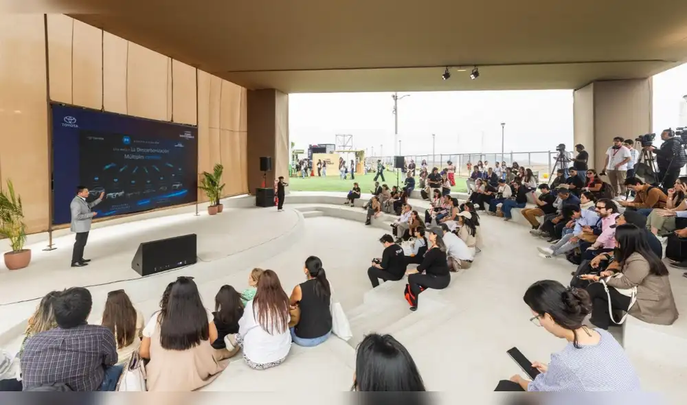 Gerente ejecutivo de Toyota participó en la ponencia “La movilidad sostenible no es solo electrificación”. Foto: difusión.
