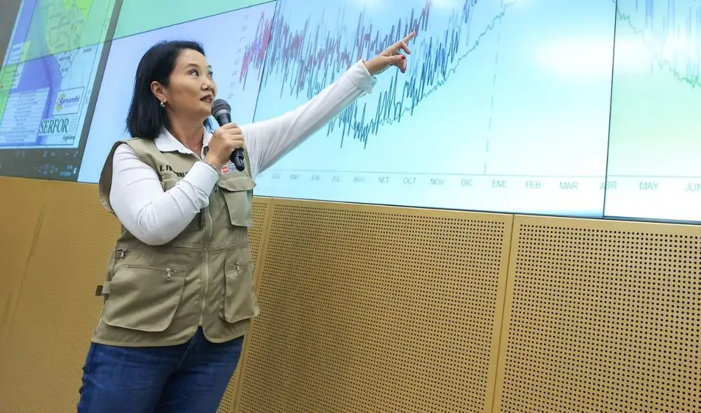 La presidenta Keiko Fujimori instó a la población en zonas vulnerables a prepararse para el fenómeno El Niño y establecer protocolos de evacuación ante las lluvias anunciadas. La presidenta Keiko Fujimori instó a la población en zonas vulnerables a prepararse para el fenómeno El Niño y establecer protocolos de evacuación ante las lluvias anunciadas.