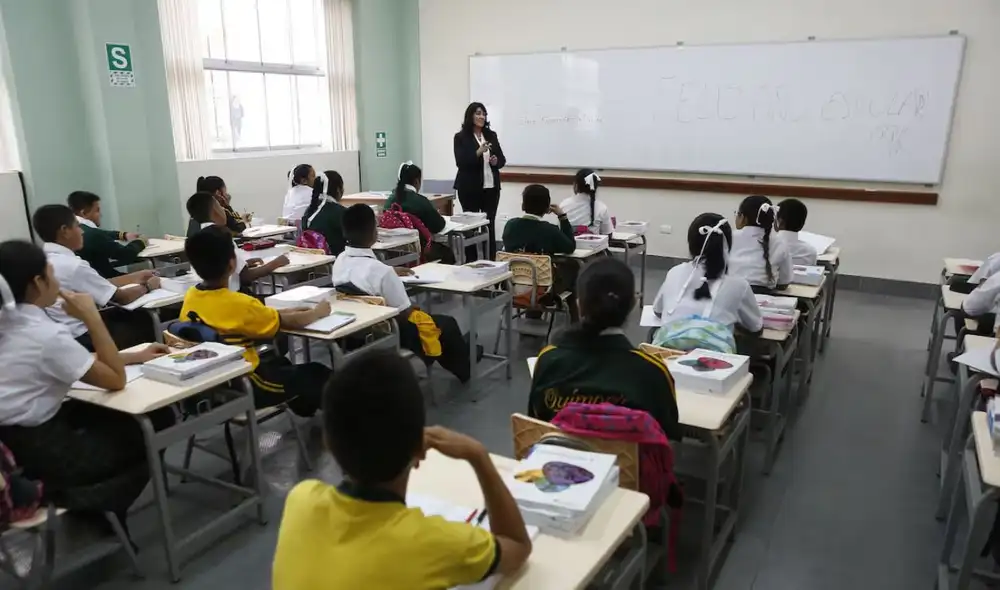 La propuesta del Ministerio de Educación para regular la apariencia de los estudiantes ha despertado críticas de organizaciones de derechos humanos por no abordar la violencia escolar.