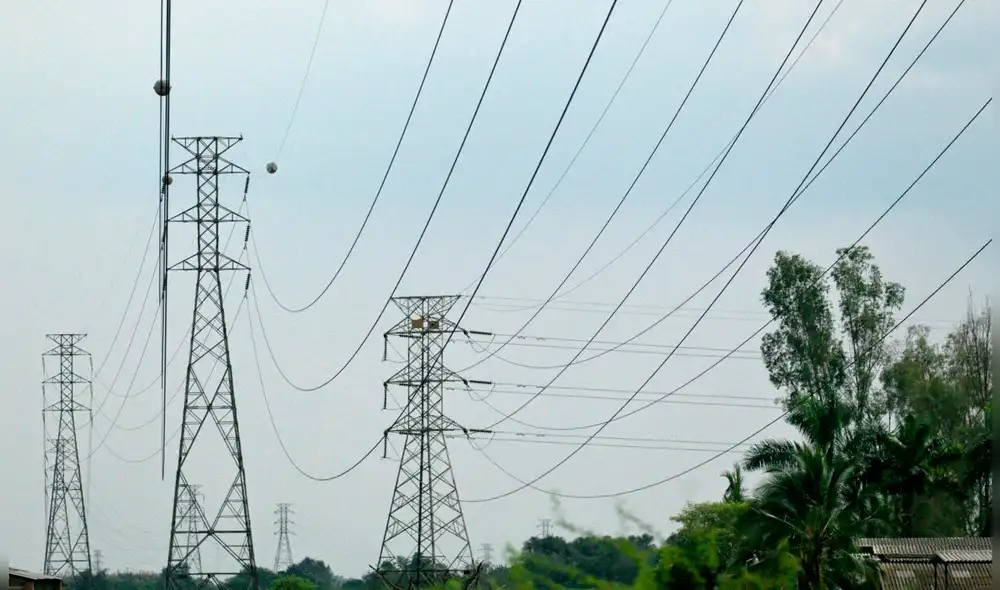 Ecuador enfrentó una crisis eléctrica en 2024, con un déficit de generación de más de 1.000 megavatios diarios. Foto: AFP.