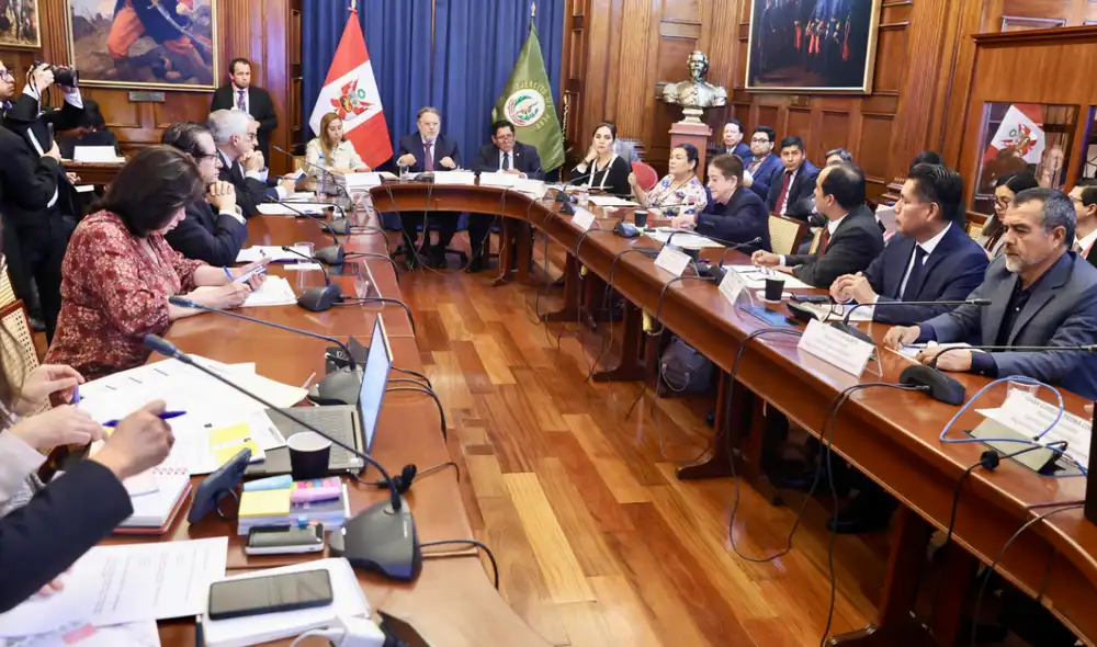 Debate de pedido de facultades sigue entrampado en el Senado por falta de consenso entre oficialismo y oposición