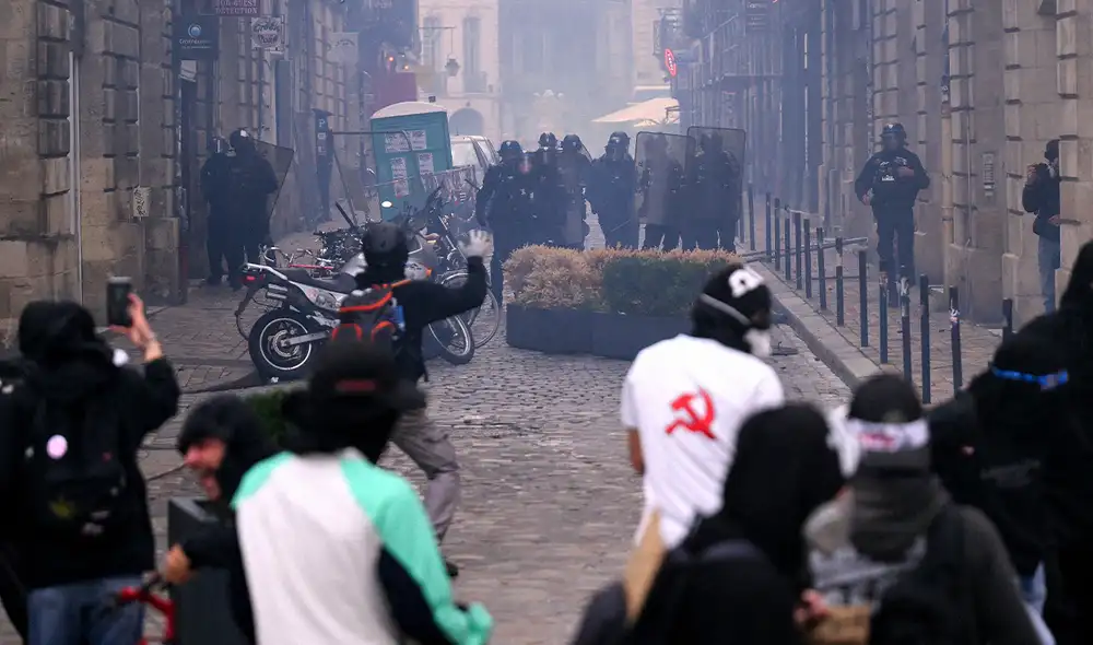Francia vive una jornada de manifestaciones que reúne diversas voces del descontento social. Foto: AFP.