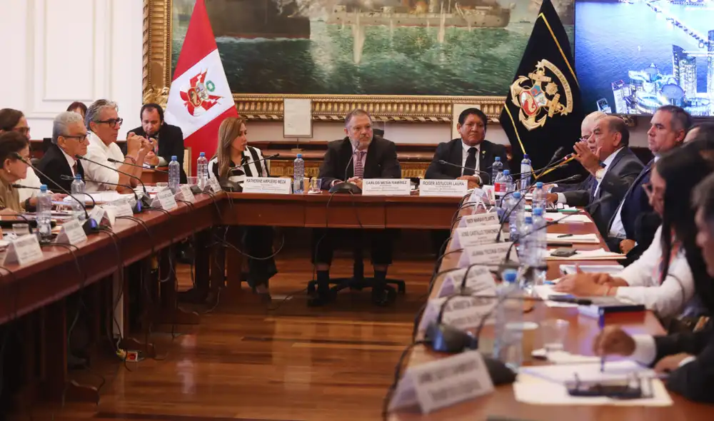 Comisión de Constitución convocó a senadores para continuar debate por pedido de facultades Comisión de Constitución convocó a senadores para continuar debate por pedido de facultades