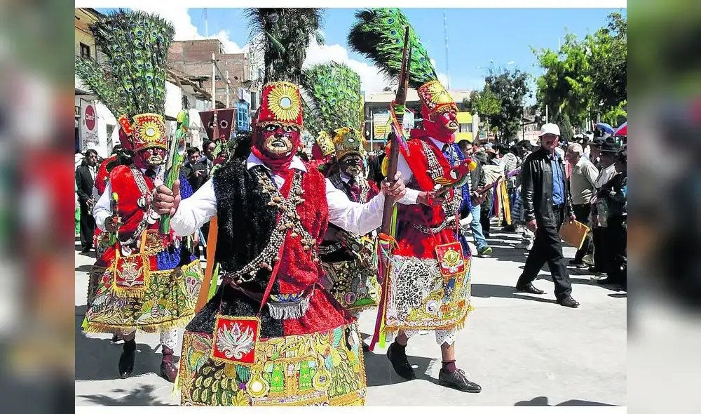Danza guerrera de los Shapish es parte sustancial de la identidad chupaquina, en la región Junín, en el Valle del Mantaro. Danza guerrera de los Shapish es parte sustancial de la identidad chupaquina, en la región Junín, en el Valle del Mantaro.