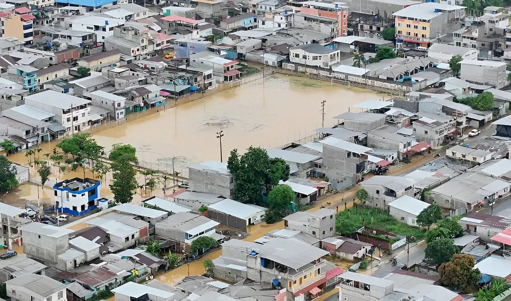 Las autoridades suspendieron clases en zonas de riesgo y activaron un bono de contingencia para los afectados. Foto: Municipio de Guayaquil. Las autoridades suspendieron clases en zonas de riesgo y activaron un bono de contingencia para los afectados. Foto: Municipio de Guayaquil.