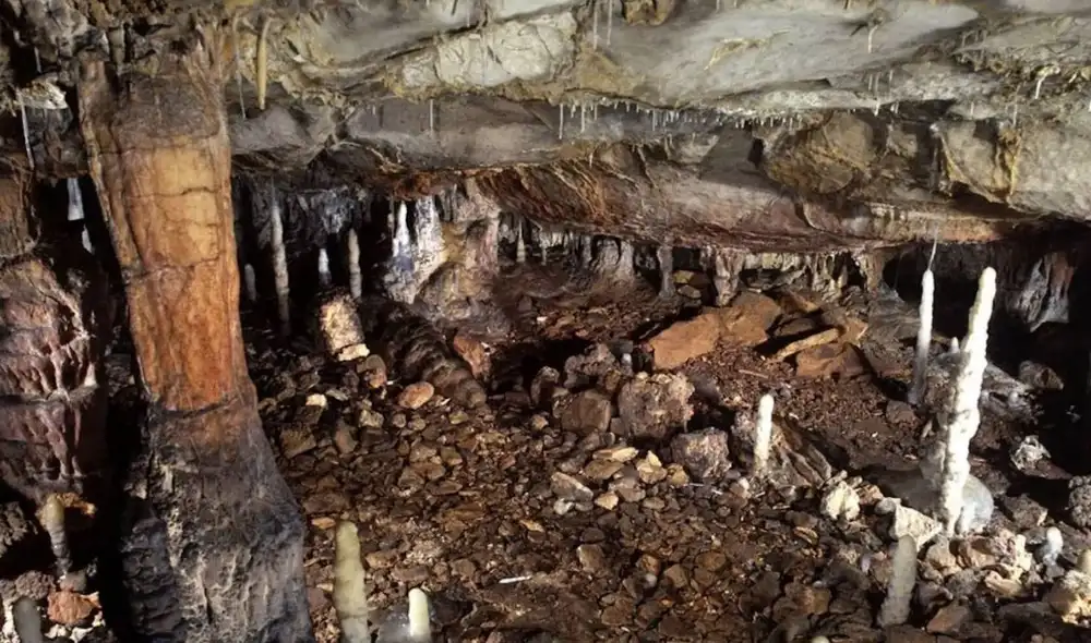 Una cueva en Cantabria esconde uno de los mejores espacios domésticos paleolíticos de Europa, conservado durante 16.800 años tras un desprendimiento que bloqueó su acceso.