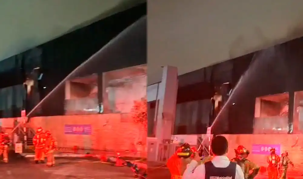 De acuerdo con el centro comercial, el hecho solo dejó daños materiales.