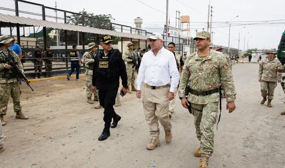 El ministro de Defensa Rafael Belaunde negó un trato preferencial con la empresa Poderosa, pese a que la minera aportó económicamente a su candidatura como candidato presidencial. Foto: difusión El ministro de Defensa Rafael Belaunde negó un trato preferencial con la empresa Poderosa, pese a que la minera aportó económicamente a su candidatura como candidato presidencial. Foto: difusión