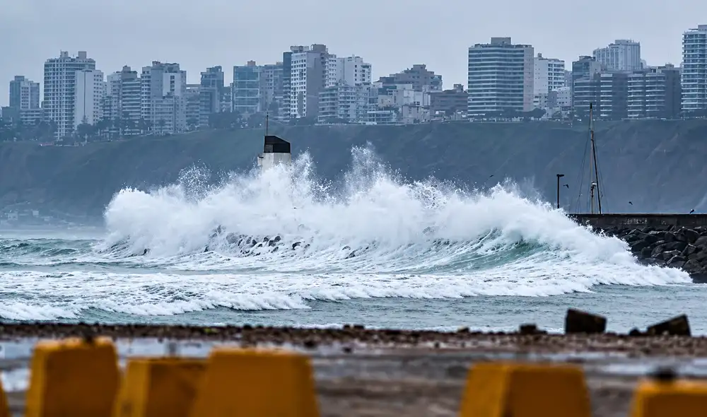 Se prevé que el oleaje del suroeste tenga mayor impacto en playas abiertas. Las autoridades recomiendan precaución para evitar accidentes y daños materiales. Se prevé que el oleaje del suroeste tenga mayor impacto en playas abiertas. Las autoridades recomiendan precaución para evitar accidentes y daños materiales.