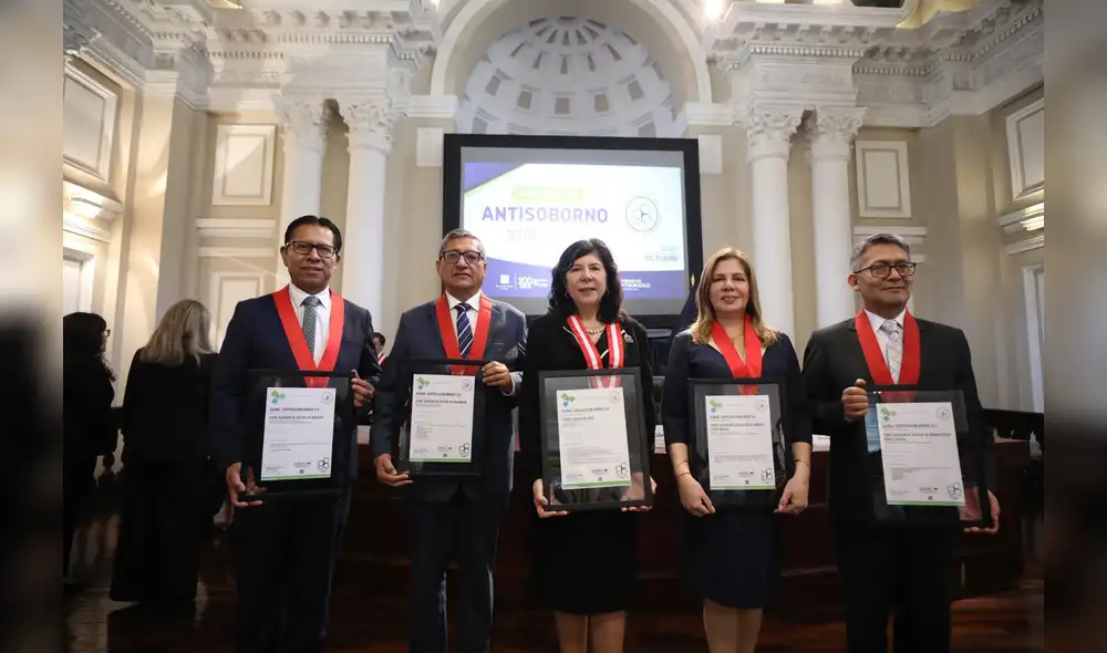Compromiso con la transparencia: La presidenta del Poder Judicial, Janet Tello Gilardi, destacó la importancia de fortalecer la integridad y prevenir la corrupción en el sistema judicial. Compromiso con la transparencia: La presidenta del Poder Judicial, Janet Tello Gilardi, destacó la importancia de fortalecer la integridad y prevenir la corrupción en el sistema judicial.
