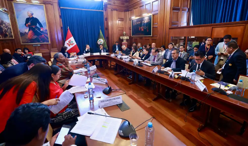 Mesía protagonizó un enfrentamiento verbal con senadores del bloque opositor. Foto: Congreso Mesía protagonizó un enfrentamiento verbal con senadores del bloque opositor. Foto: Congreso