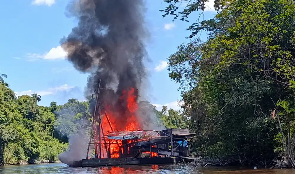 Draga destruida en Maynas, Loreto. Draga destruida en Maynas, Loreto.