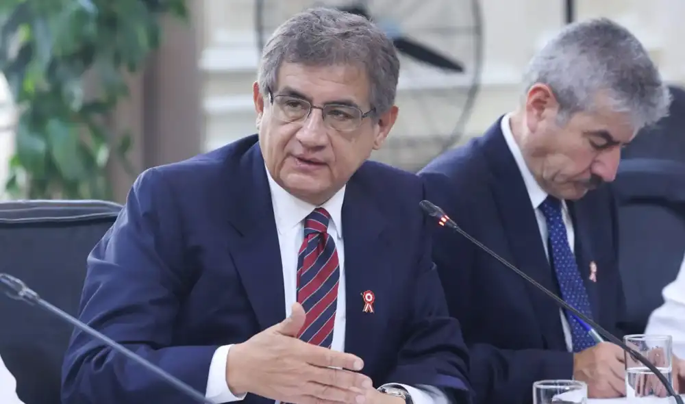 El ministro de Trabajo, Juan Sheput, destaca que se debe evaluar la magnitud del impacto climático. El ministro de Trabajo, Juan Sheput, destaca que se debe evaluar la magnitud del impacto climático.