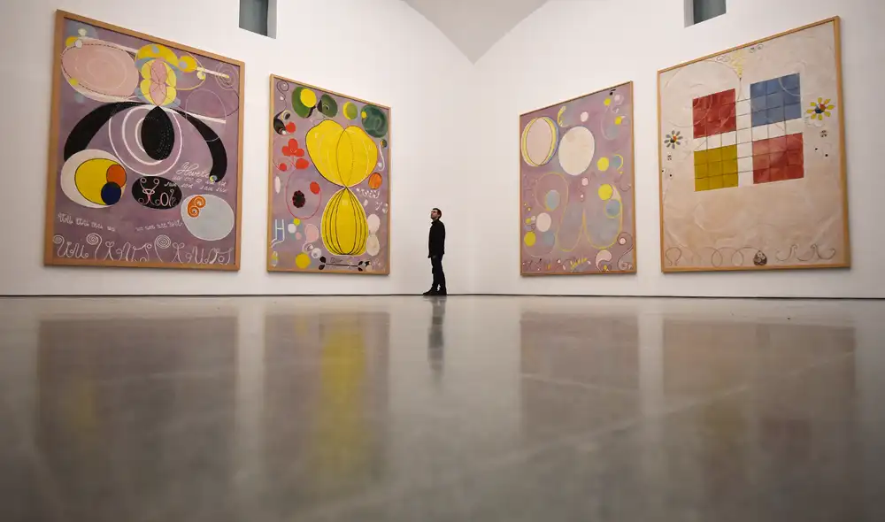 La obra de Hilma af Klint ha permitido visibilizar a las mujeres creadoras que fueron marginadas frente a sus coetáneos masculinos. Foto: AFP. La obra de Hilma af Klint ha permitido visibilizar a las mujeres creadoras que fueron marginadas frente a sus coetáneos masculinos. Foto: AFP.