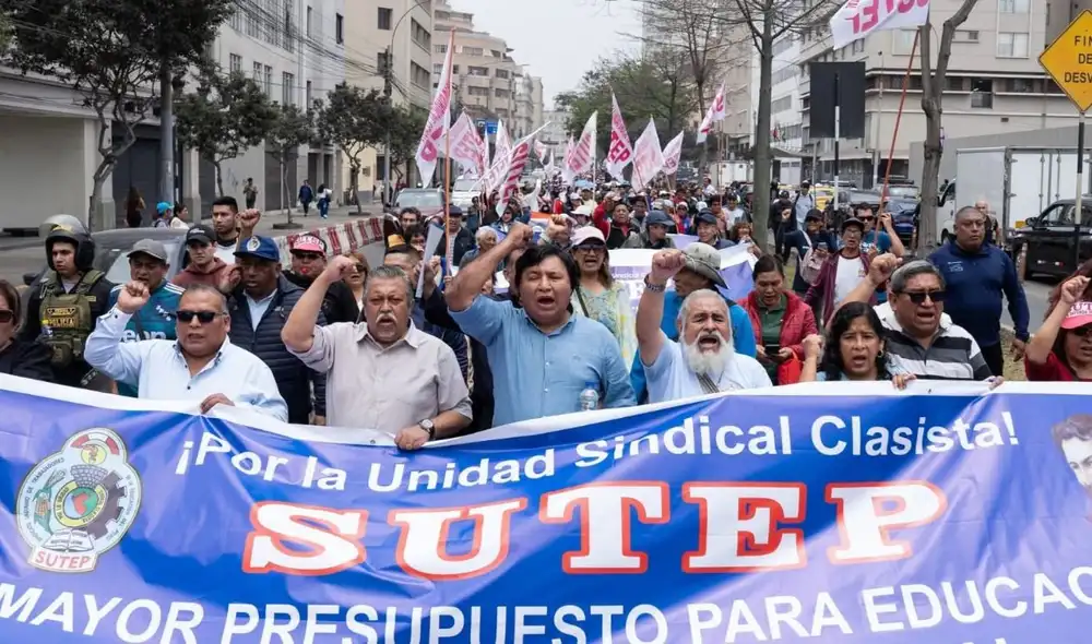 Maestros jubilados siguen a la espera de pensiones dignas Maestros jubilados siguen a la espera de pensiones dignas