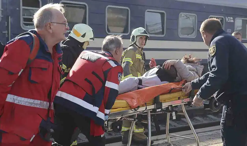Un ataque con dron de propulsión a reacción en la estación ferroviaria de Dnipró, Ucrania, dejó al menos 14 muertos y 14 heridos Un ataque con dron de propulsión a reacción en la estación ferroviaria de Dnipró, Ucrania, dejó al menos 14 muertos y 14 heridos